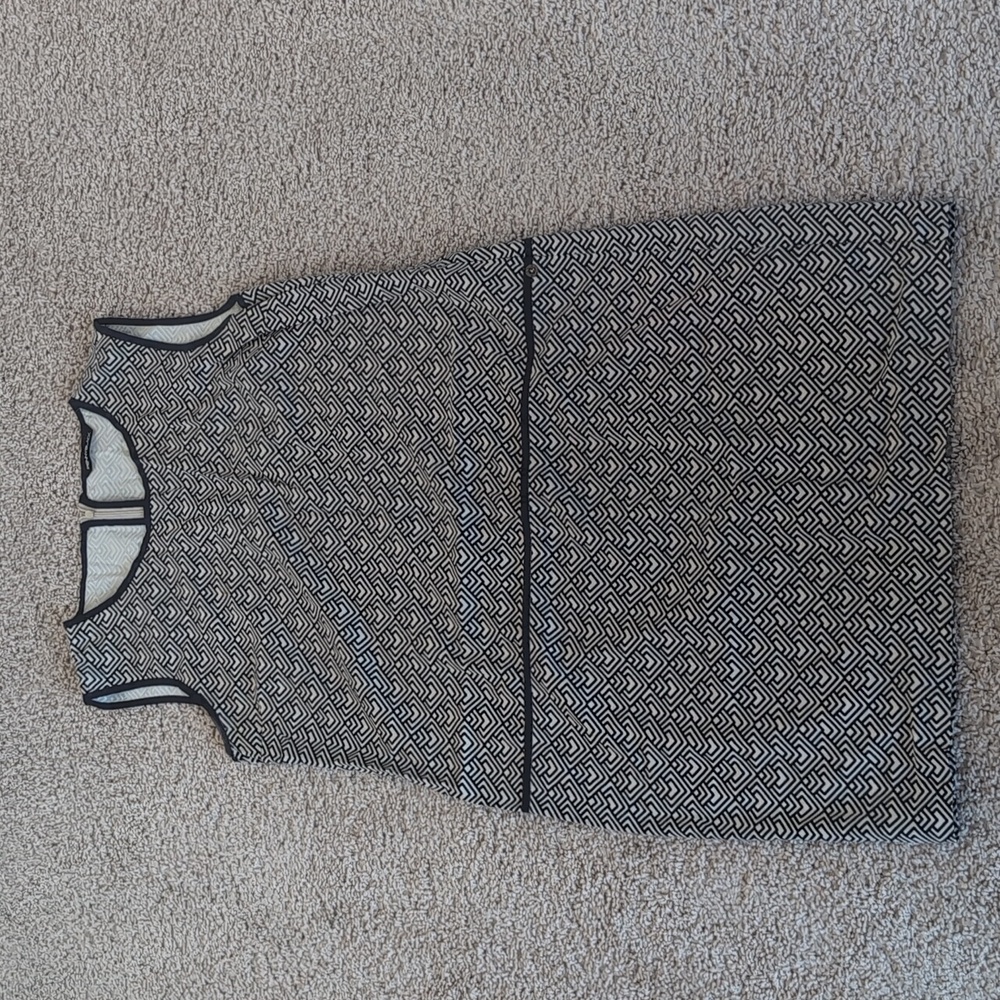 Chic Navy and White Geometric Midi Dress